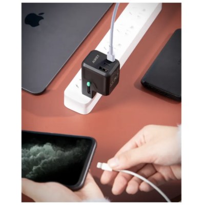 หัวแปลงปลั๊กไฟ Universal Travel Adapter มาพร้อม ช่อง USB-C และ USB-A