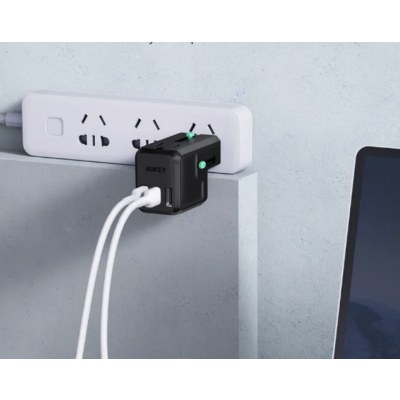 หัวแปลงปลั๊กไฟ Universal Travel Adapter มาพร้อม ช่อง USB-C และ USB-A